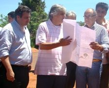 Delcídio e Zé Roberto lançam obra de asfalto em Iguatemi 