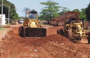 Empreiteiro explica paralisação do asfalto no Jardim Aeroporto