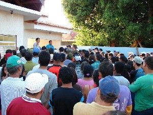 Em reunião, sindicato apresenta ações aos funcionários do frigorífico