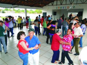 Centro Conviver comemora com estilo Dia do Idoso