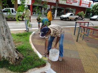 Secretaria de Obras intensifica trabalhos de limpeza na cidade