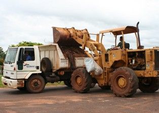 PREFEITURA DE IGUATEMI INICIA OPERAÇÃO DE LIMPEZA NO MUNICÍPIO.