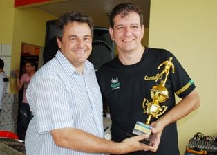 Prefeito Zé Roberto prestigia confraternização anual do Camisa 10.