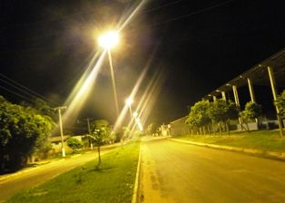 Iluminação pública de Iguatemi esta sendo substituídas e deixando a cidade iluminada.