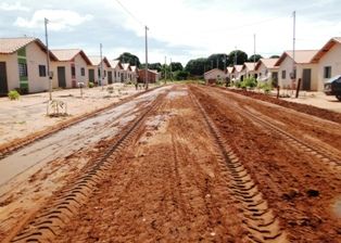 Novo bairro de Iguatemi ganha braços de luz e patrolamento das ruas.