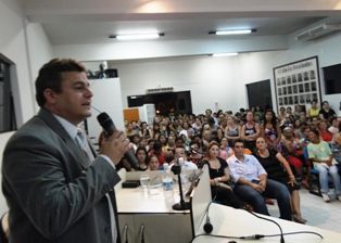 Prefeitura e Câmara de Iguatemi reúnem quase 2 Mil mulheres durante homenagem em sessão solene.