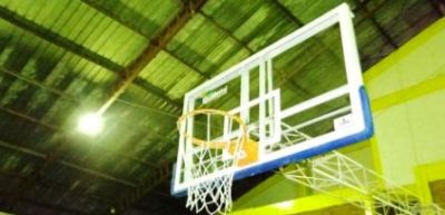 Ginásio de esportes recebeu nova Tabela de basquete.