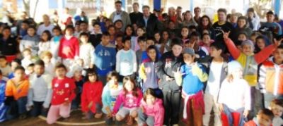Alunos do Peti receberam agasalhos de frio da Prefeitura.