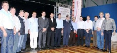 Prefeito de Iguatemi assina Termo de Adesão ao projeto “Na ponta da língua”.