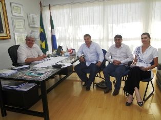 Prefeito de Iguatemi acerta detalhes da liberação de verbas do PAC II.