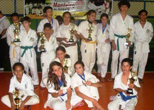 Caratê de Iguatemi trás quinze troféus da etapa estadual acontecida em Mundo Novo.