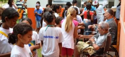 Peti de Iguatemi visitou o Lar dos Idosos e realizou projeto de Decoração Natalina.