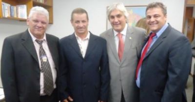 Prefeito conquista mais 40 casas e pede liberação do pró-transporte para Iguatemi à Delcídio e Vander.