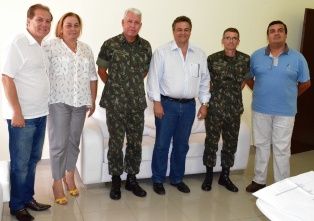 Zé Roberto e Dra. Rose recebem comando da 4ª Brigada de Dourados e 17ªRC MEC de Amambai