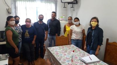 SECRETÁRIA DE EDUCAÇÃO VISITA ESCOLAS NA ZONA RURAL.