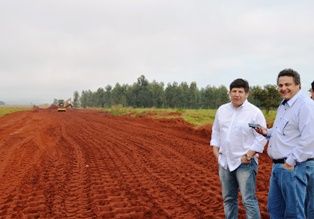 Começam as obras de aterro e levantamento da rodovia até o Rio Iguatemi.