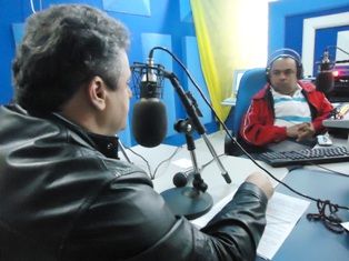 Prefeito Zé Roberto anuncia novas conquistas durante entrevista à Rádio Boa Nova.