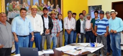 Prefeito recebeu pequenos produtores rurais dos assentamentos de Iguatemi.