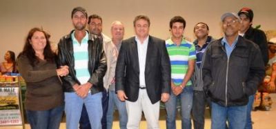 Prefeito Zé Roberto acompanhou pequenos produtores em seminário da Erva-mate em Ponta Porã.
