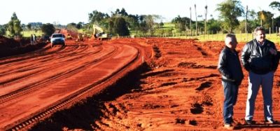 Prefeito Zé Roberto visita início das obras da MS-180 em Iguatemi.