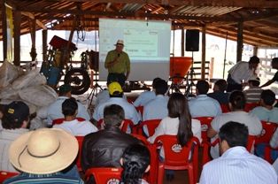 Prefeito Zé Roberto participou do Dia de Campo sobre aveia e azevem no Sítio do Pinduca.