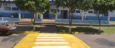 Secretaria de Obras implanta redutor de velocidade em frente ao PAM.