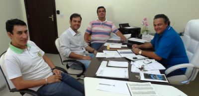 Prefeito faz troca de secretariado e anuncia novos gestores.