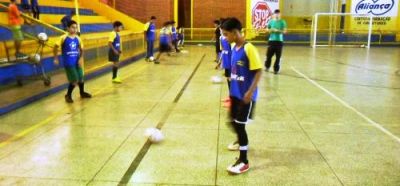 Treinamentos do CT da Escolinha de Futsal de Iguatemi voltaram na última sexta-feira.