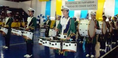 Banda de percussão de Iguatemi se apresentou em Cidade Gaúcha/PR neste final de semana.