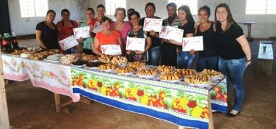 Moradoras do Assentamento Rancho Loma participaram de curso de panificação.