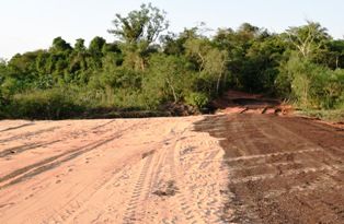 Prefeitura de Iguatemi transforma em área de lazer a região da “Ponte Velha” e eleva ponte do rio Panduí. 