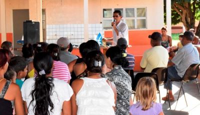 FAMÍLIAS DO CONJUNTO HABITACIONAL “WALOSZEK CONRAD” RECEBERAM KITS DAS PLANTAS DAS RESIDÊNCIAS.