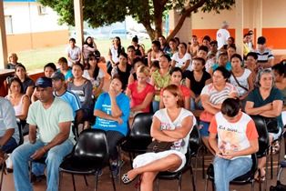 FAMÍLIAS DO PROGRAMA “MINHA CASA MINHA VIDA/ENTIDADE”, PARTICIPARAM DE PALESTRA SOBRE AS ASSOCIAÇÕES DE MORADORES.