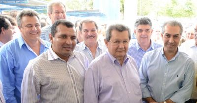 À convite de Zé Roberto, prefeitos de toda região compareceram na inauguração do JBS.