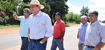 Prefeito de Iguatemi recepciona Secretário de Estado de Obras para avaliar prioridades do município.