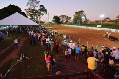 CIRCUITO PROFISSIONAL DO LAÇO COMPRIDO MOVIMENTOU FINAL DE SEMANA IGUATEMIENSE. 