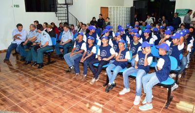 LANÇAMENTO OFICIAL DO PROJETO “BOM DE BOLA BOM NA ESCOLA” PARA O ANO DE 2015 ACONTECEU NA CÂMARA MUNICIPAL. 