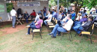 Pequenos agricultores do Assentamento Colorado participaram de Dia de Campo.