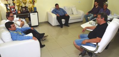 Gerentes do B.B de Iguatemi e de Naviraí são recebidos pelo Prefeito Zé Roberto.