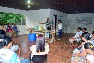 ASSISTÊNCIA SOCIAL, ATRAVÉS DO CRAS, ESTÁ PROMOVENDO CURSO DE FABRICAÇÃO DE PRODUTOS DE LIMPEZA.