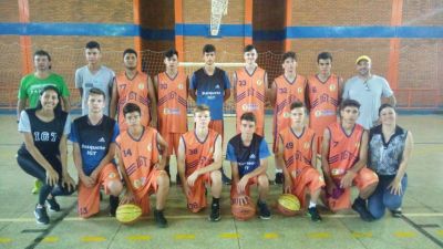 QUADRANGULAR DE BASQUETE MASCULINO MOVIMENTOU CATEGORIAS DE BASE DA REGIÃO.