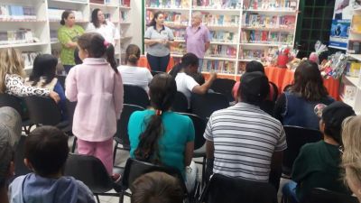 GARIS PARTICIPARAM DE HOMENAGEM NA BIBLIOTECA DO SESI.