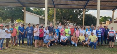 GRUPO DA TERCEIRA IDADE PARTICIPOU DE COMPETIÇÃO DE BOCHA ENTRE PAIS E FILHOS.