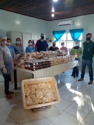 ASSISTÊNCIA SOCIAL ENTREGOU 115 KITS DE PRODUTOS ALIMENTÍCIOS PARA FAMÍLIAS.