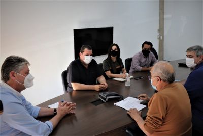 PREFEITO ANUNCIA CONQUISTA DA FEIRA DO PRODUTOR RURAL E APOIO PARA FECULARIA.
