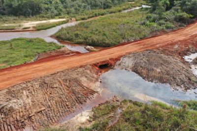 TRABALHOS NAS ESTRADAS RURAIS DO MUNICÍPIO CONTINUAM, OBRAS NÃO PARAM.