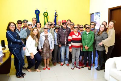 Pacientes que fizeram cirurgias de catarata visitaram a Prefeita Patrícia.