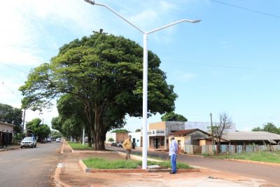 VÂNDALOS CORTAM FIOS DA NOVA ILUMINAÇÃO PÚBLICA NO BAIRRO DA VILA ROSA.  