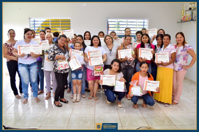 40 PESSOAS PARTICIPARAM DE FORMAÇÃO EM CROCHÊ E PINTURA EM TECIDO