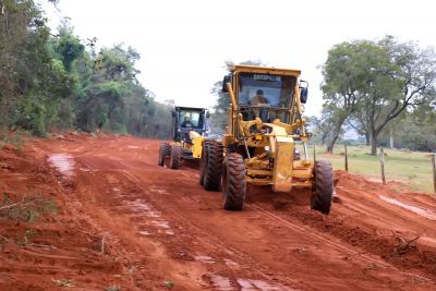 Prefeitura realiza manutenção na estrada do “Bolichão”.